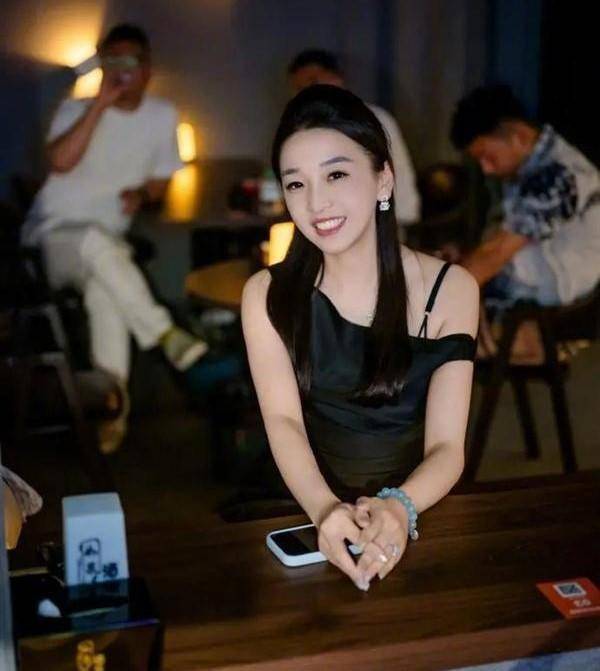 就能上太空旅游？演员黄景瑜、智元机器人CMO等人已预订；TikTok官宣美国方案电子pg游戏上市仅3个月iPhone Air大降2500元苹果客服回应；300万(图2)