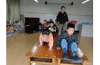 市浣东街道五一幼儿园桌子嗨翻天体育活动p